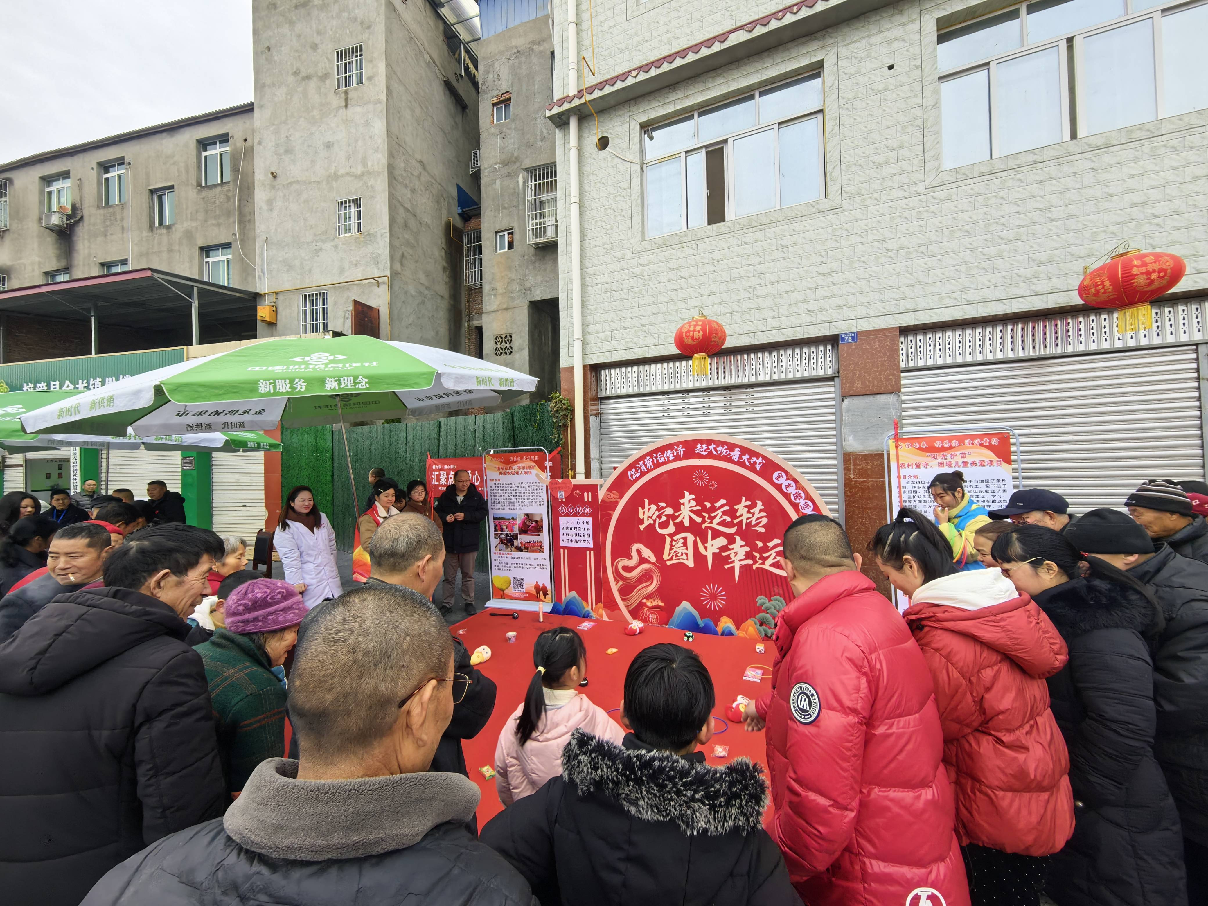 关于球队举办慈善比赛，募集资金支持贫困地区发展的信息