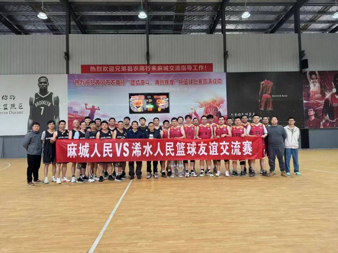 球队组织友谊比赛，提升整体默契与战术