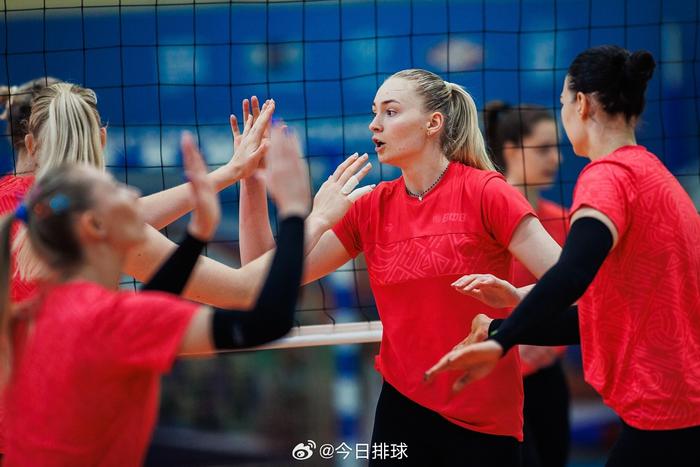 包含俄罗斯队在友谊赛中夺魁表现迷人的词条