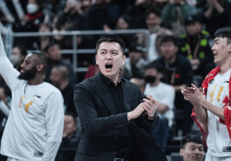 青岛男篮主帅变动，球队战术或将调整