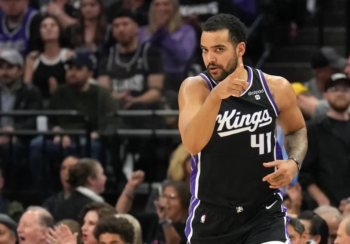 国王队老将表现出色,为球队稳定局面 国王队老将表现出色,为球队稳定局面