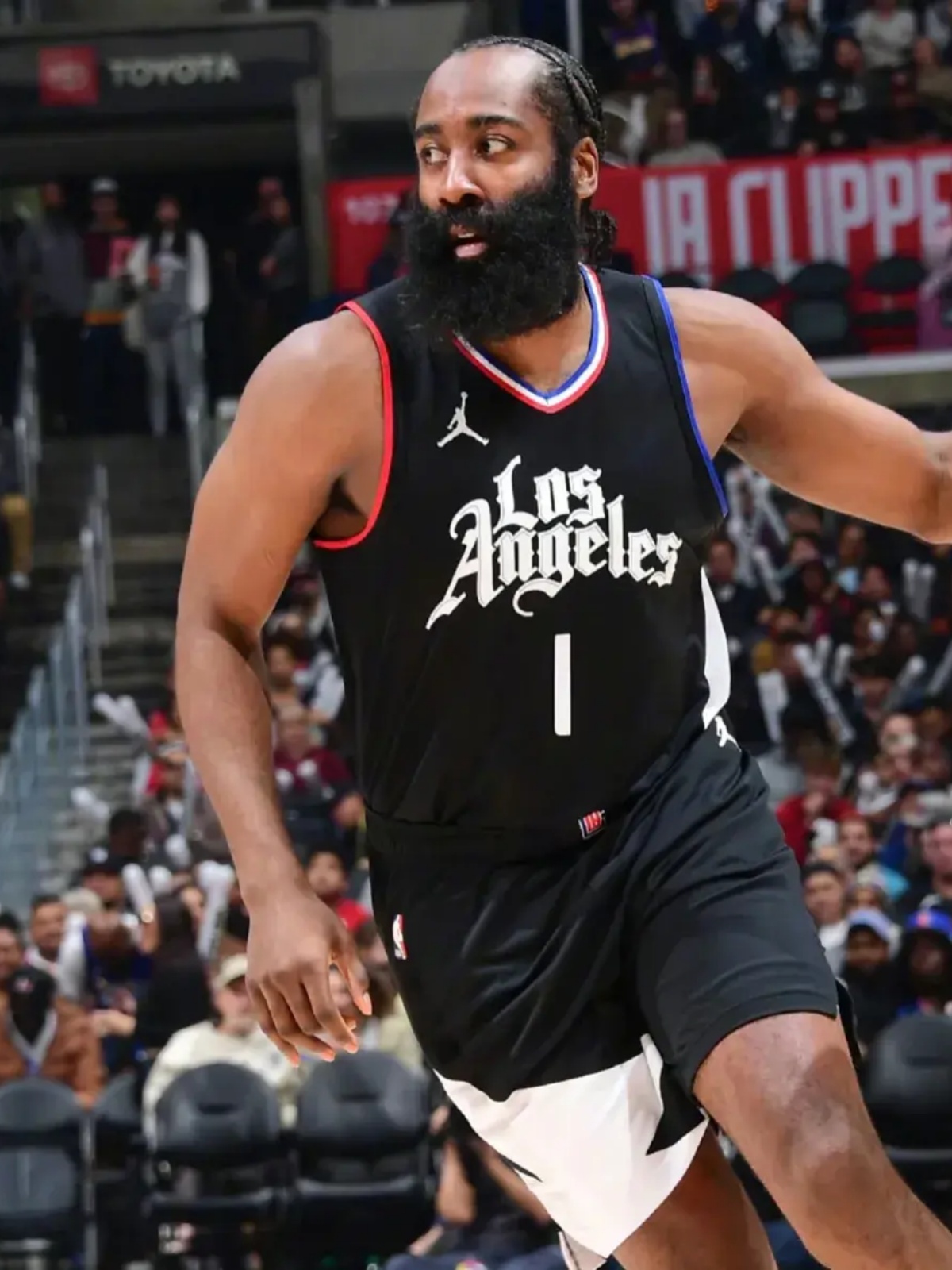 快船主场大胜独行侠,取得三连胜 快船主场大胜独行侠,取得三连胜