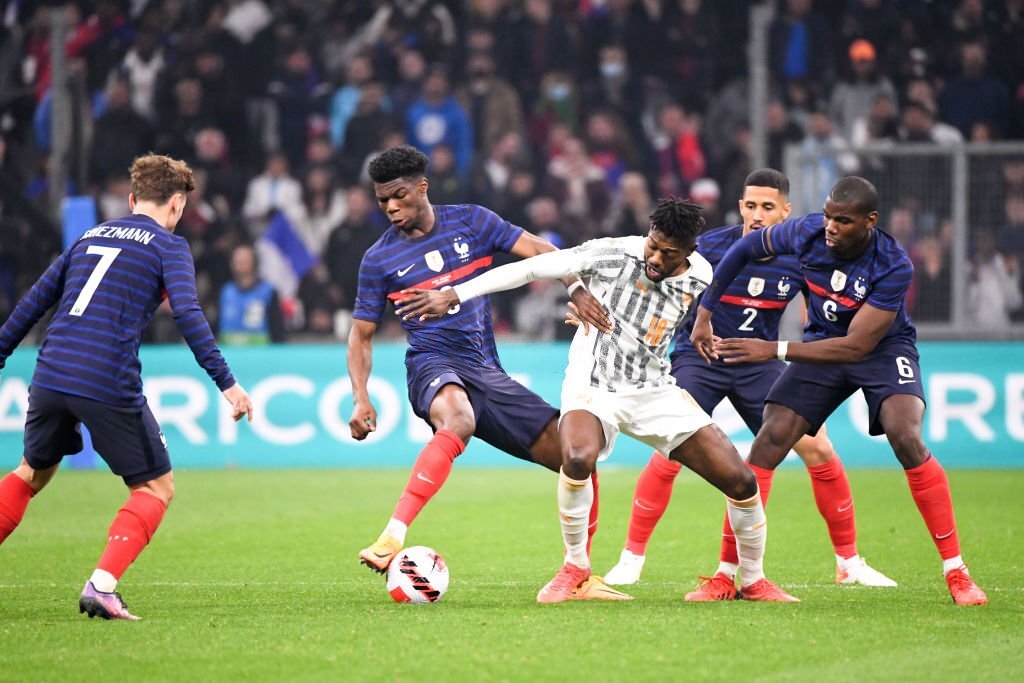 开云体育app-战火蔓延：国际体坛豪门争夺荣耀