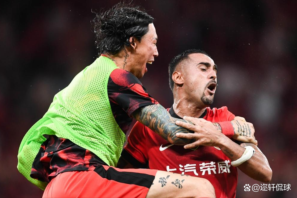 开云体育在线-关于上港狂胜九人鲁能，领跑中超积分榜的信息