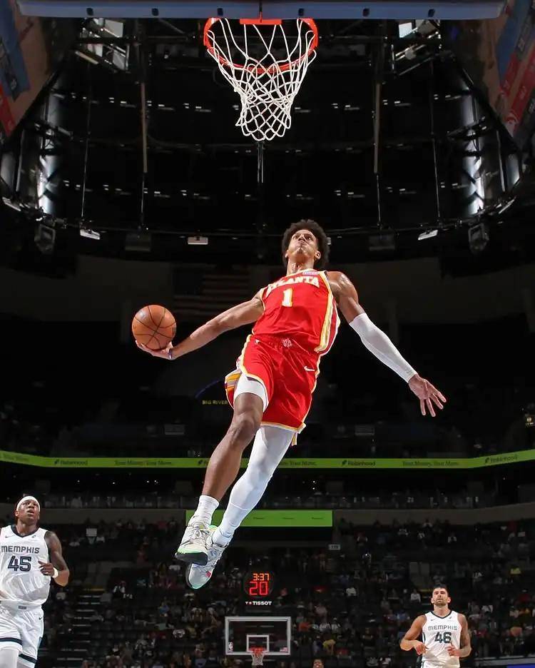 西班牙男篮强势黄蜂，特雷杨送出助攻