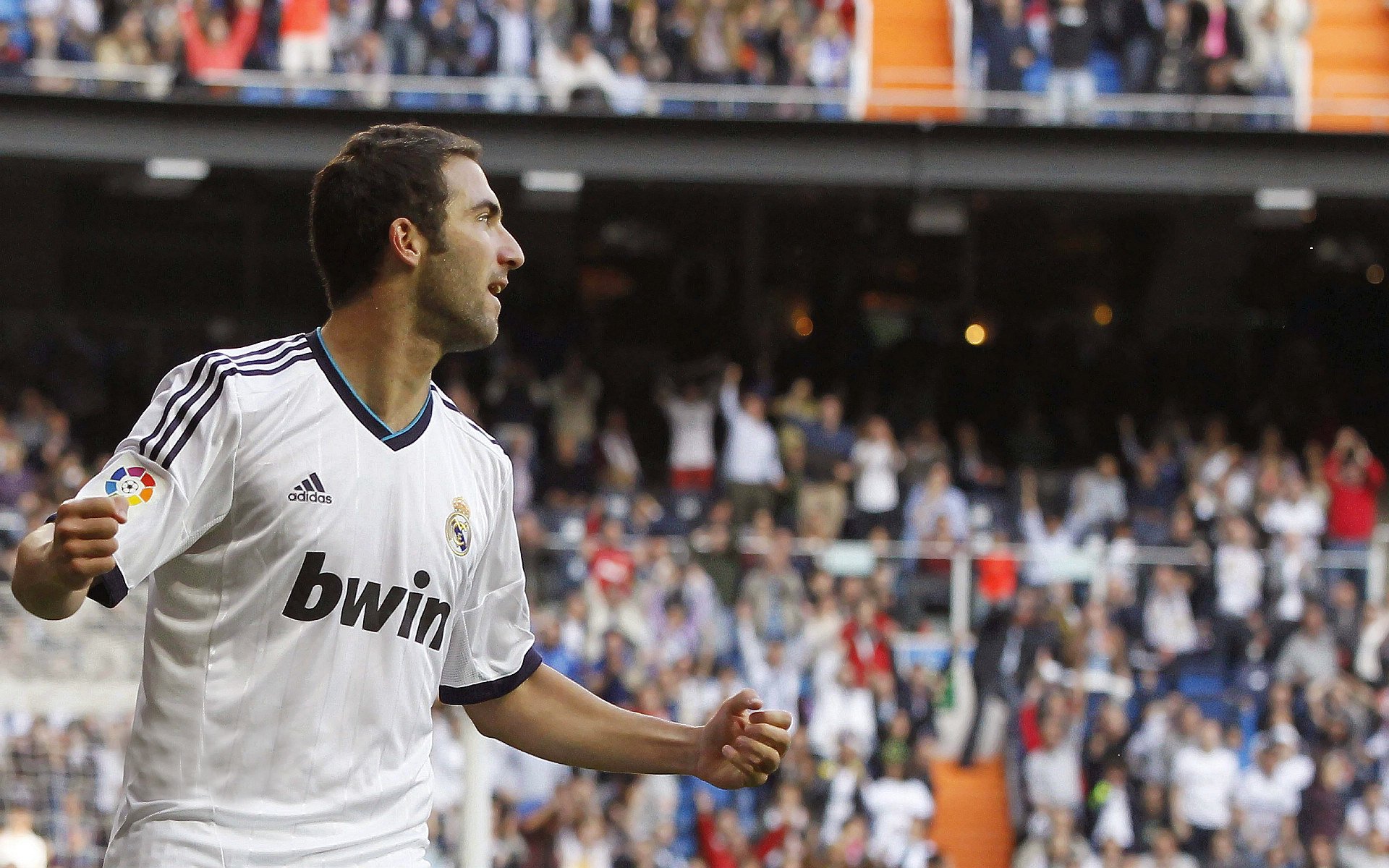 史海钧沉，当厄瓜多尔高歌撞上巴斯克铁壁，皮克的千吻之痕惊艳了时光裂隙